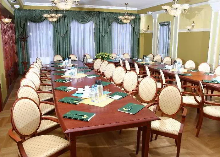 Hubertus Отель Жешув